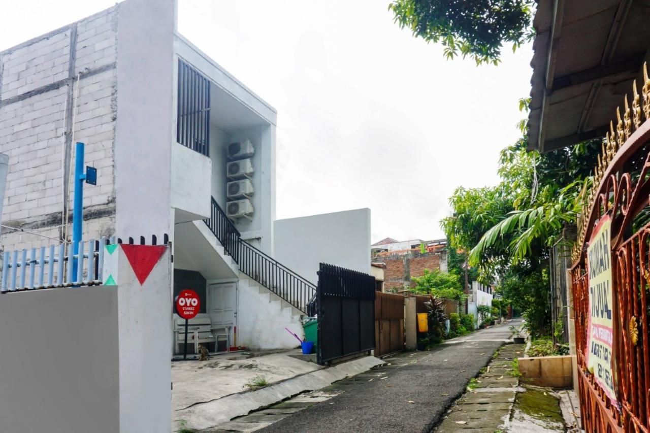 Hotel Super Oyo 91074 Stariez Senen Syariah Jakarta Exteriér fotografie